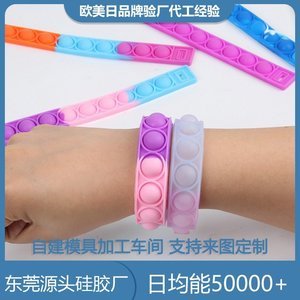 硅膠制品和塑料制品有什么區(qū)別，看完你就知道了【產(chǎn)品百科】