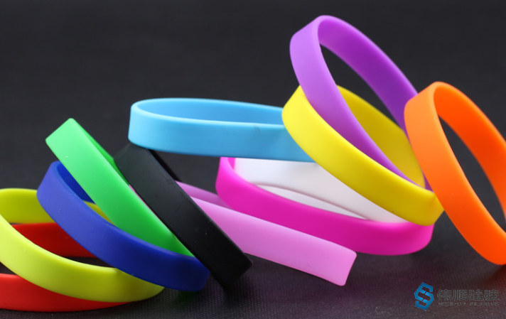 為什么要帶硅膠手環(huán),帶硅膠手環(huán)的意義有哪些 為什么要帶硅膠手環(huán),帶硅膠手環(huán)的意義有哪些
