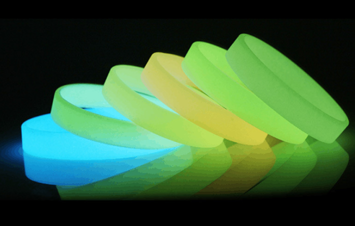 硅膠發(fā)光手環(huán)為什么會發(fā)光,夜光硅膠手環(huán)發(fā)光原理是什么,發(fā)光硅膠手環(huán)哪里可以定制 硅膠發(fā)光手環(huán)為什么會發(fā)光,夜光硅膠手環(huán)發(fā)光原理是什么,發(fā)光硅膠手環(huán)哪里可以定制