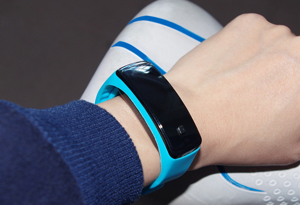 硅膠手表帶廠家,硅膠手表帶有什么優(yōu)勢,硅膠手表帶的特點 硅膠手表帶廠家,硅膠手表帶有什么優(yōu)勢,硅膠手表帶的特點