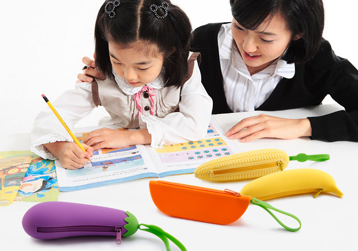 硅膠創(chuàng)意文具包定制,定做硅膠創(chuàng)意文具包廠家,東莞創(chuàng)意硅膠文具包定制工廠 硅膠創(chuàng)意文具包定制,定做硅膠創(chuàng)意文具包廠家,東莞創(chuàng)意硅膠文具包定制工廠